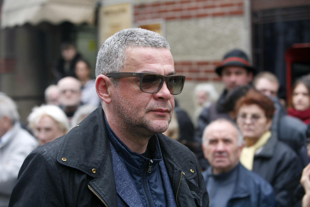 SESTRE I DOKTORI NA ODELJENJU GDE SE LEČI NEBOJŠA GLOGOVAC U SUZAMA: Evo kako se glumac nosi sa užasnom bolešću!