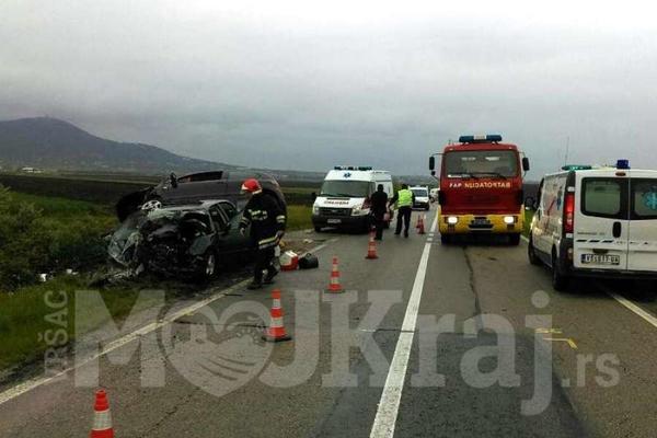 TEŠKA SAOBRAĆAJKA KOD VRŠCA: Dvoje poginulo, četvoro povređeno!