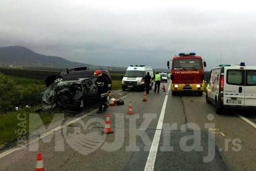 TEŠKA SAOBRAĆAJKA KOD VRŠCA: Dvoje poginulo, četvoro povređeno!