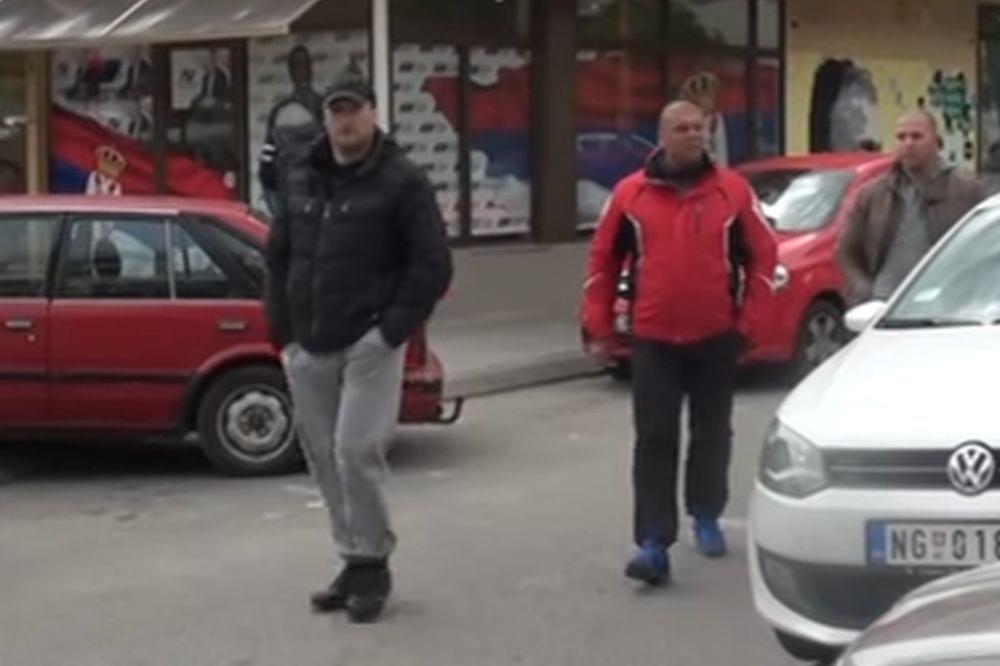 KO SU OVI ĆELAVCI ISPRED PROSTORIJA SNS? I zašto nisu pustili novinare da rade svoj posao? (VIDEO)