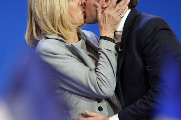 NAJNEOBIČNIJA PRVA DAMA? On je favorit za predsednika Francuske, a žena mu je STARIJA 25 GODINA - i to nije sve! (VIDEO)