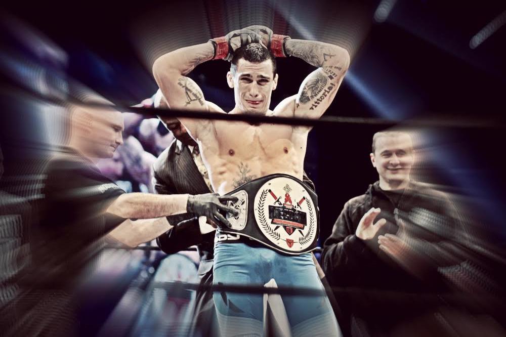 SRBIJO, POKLONI SE DŽOKERU: Ilić prodaje šampionski pojas kako bi pomogao maloj Sofiji!