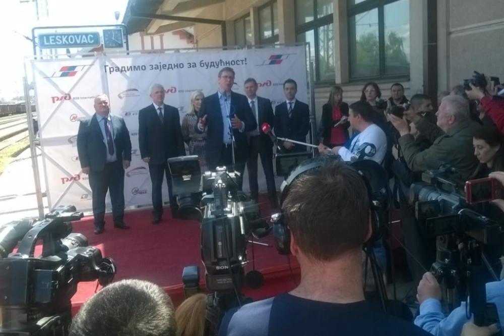 VUČIĆ IZ LESKOVCA PORUČIO: Veće plate i penzije, svi će osetiti boljitak ove godine!