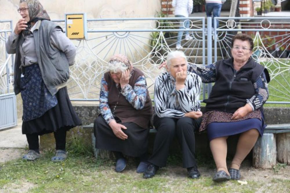 NOVI DETALJI KRVAVOG PIRA KOD GOLUPCA: OVE fotografije sa lica mesta kriju JEZIVU porodičnu tajnu! (FOTO)