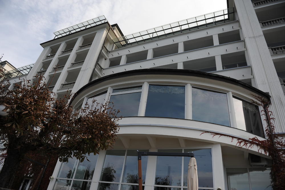 Svima može da se desi: Dugovao je 124 evra za vodu, država mu oduzela kuću, a sad je on njih ojadio!