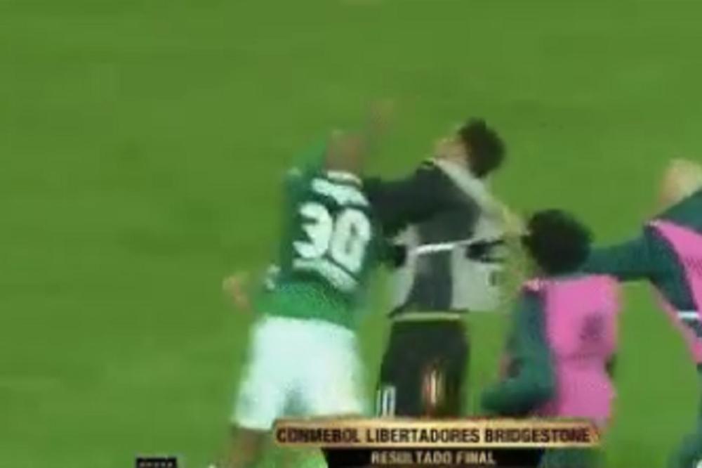 MMA usred Kopa Libertadoresa: Masovna pegla igrača i redara, Felipe Melo tukao kao Sveti Ilija! (VIDEO)