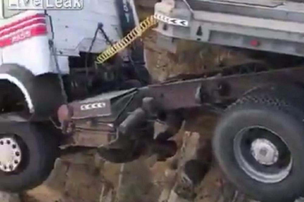 NA IVICI SMRTI, ALI BUKVALNO: Ovaj kamiondžija je najsrećniji čovek na svetu! (VIDEO)