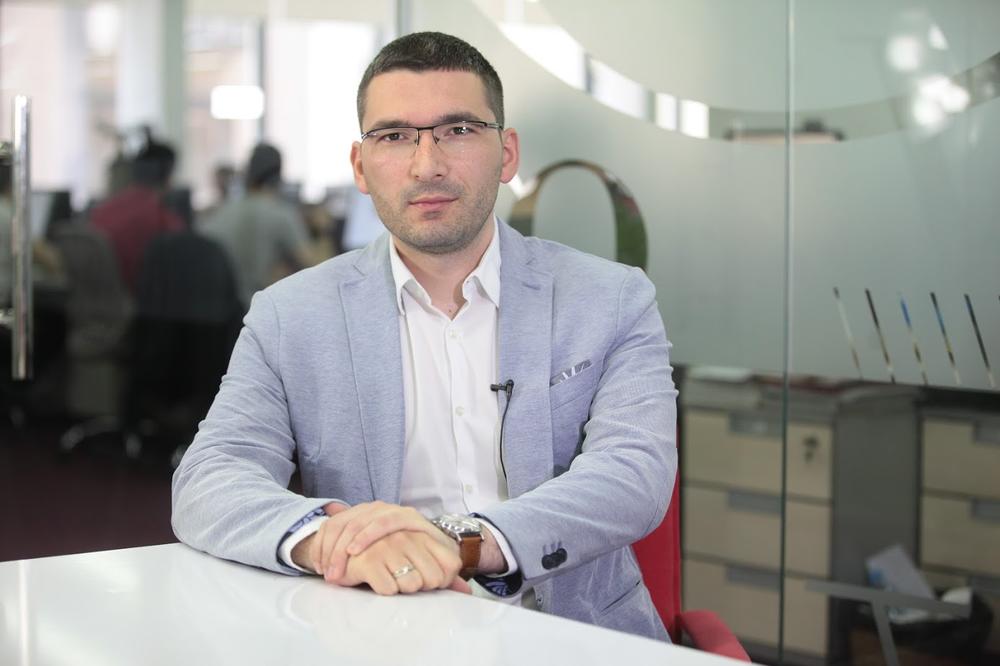 PAROVIĆ: Obradović je ŠIZOFRENA LIČNOST, zbog njegove bolesne ambicije DVERI  nisu postale ono što je trebalo! (VIDEO)