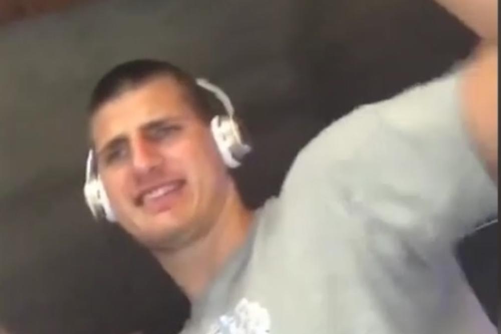 INTERNET PAO! Kada čujete kako Nikola Jokić peva, moraćete da perete uši naredna tri dana! (VIDEO)