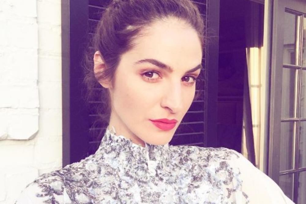 EMINA JE ŽIVELA SA ŠESTORO BRAĆE I SESTARA, A ONDA SE UDALA ZA BOGATAŠA: Evo u kakvoj raskoši sada živi! (FOTO)