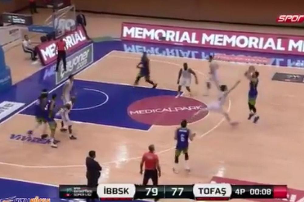 Trojka za pobedu s 8 metara i odbrana naučena kod Radonje: Zvezdaši trljaju oči zbog doktorske partije bivšeg igrača! (VIDEO)