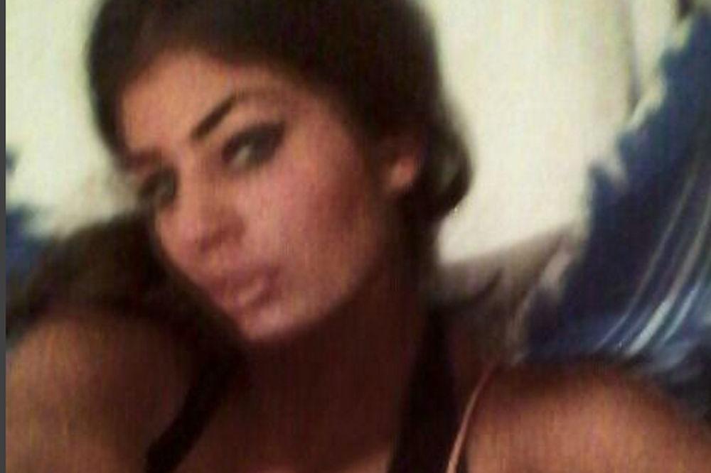 Zbog njene fotke ne možemo više da ubodemo ni slovo na tastaturi: Dovoljno je da vam kažemo - zvezdašica se skinula! (FOTO)