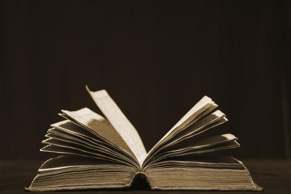 PRAVIO SE LUD: Grk hteo da prokrijumčari iz Srbije dva Jevanđelja iz 17. i 18. veka!