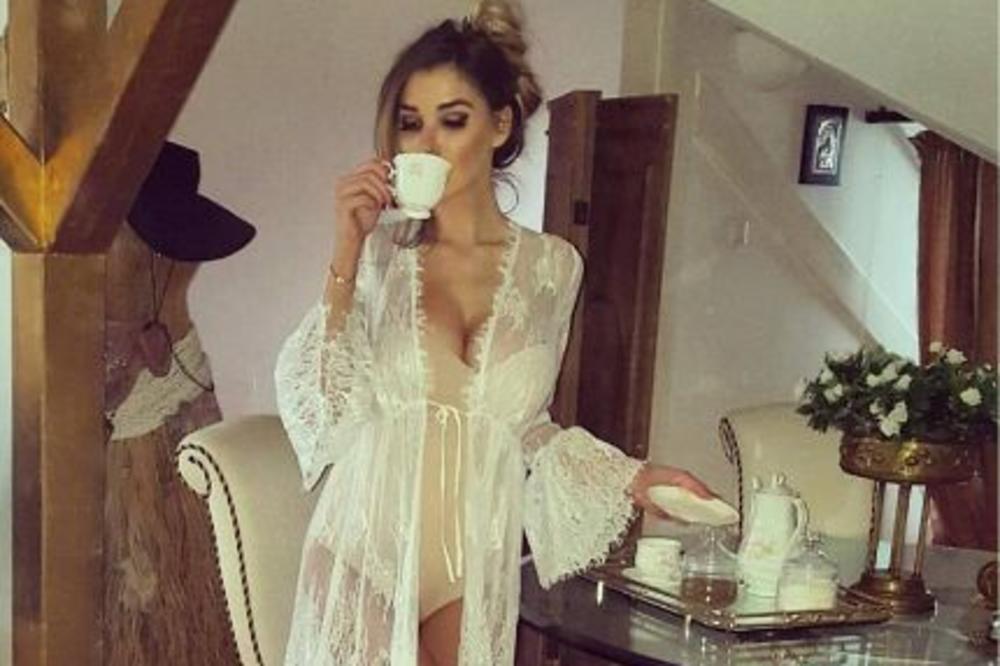 Džajina ćerka šokirala NOVIM FOTKAMA! Izgleda neverovatno i kad je obučena, a tek sad... LUDILO! (FOTO)