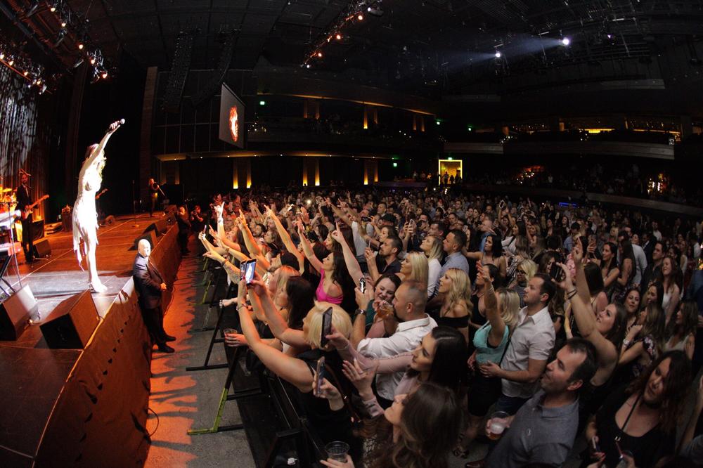 NIJE NI ČUDO KAD JE IMALA OVAKVU HALJINU! Severina u nikad vrelijem izdanju zapalila Čikago! (FOTO)(VIDEO)