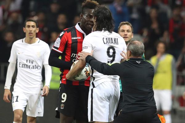 PRLJAVO I DŽUKAČKI: Kad su videli da gube, igrači PSŽ-a su počeli da gaze, tuku i divljački lome protivnike! (VIDEO)