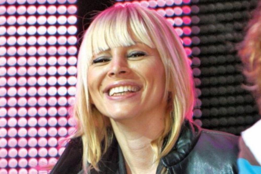 BILA JE NAJVATRENIJA VODITELJA PINKA: Rodila sina FUDBALERU i otišla iz zemlje, danas izgleda BOLJE nego ikad FOTO