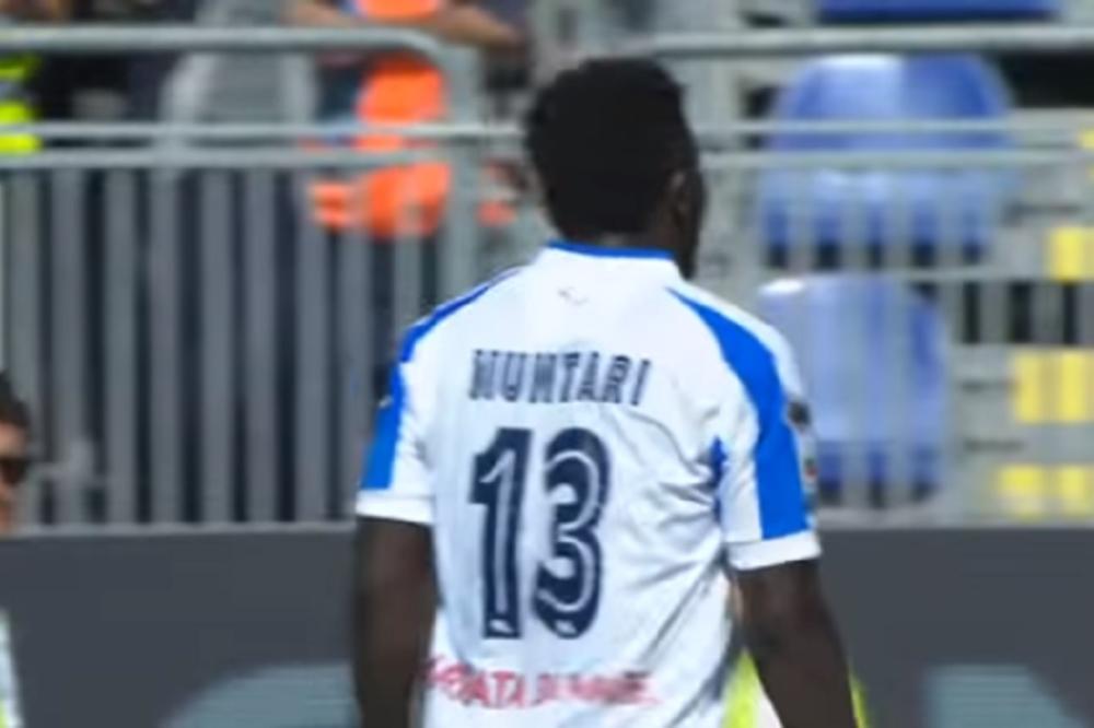 KAO VELIKI ŠMEKER: Muntarija vređali, on poklonio dres malom rasisti i otišao zauvek! (VIDEO)
