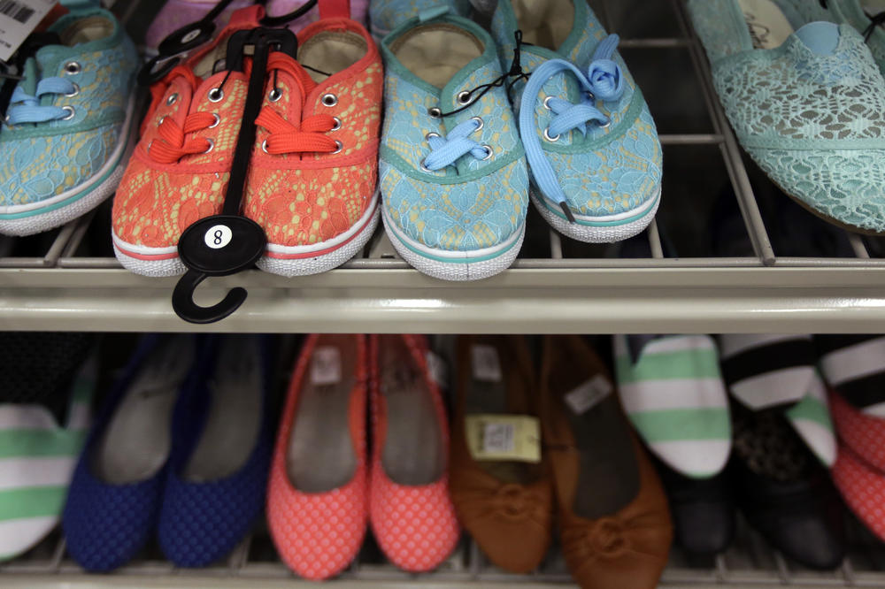 DOŠLA JE NA KASU SA CIPELAMA OD 200 EVRA: Kad je otkrila ko joj PLAĆA obuću, ostala je U ŠOKU!