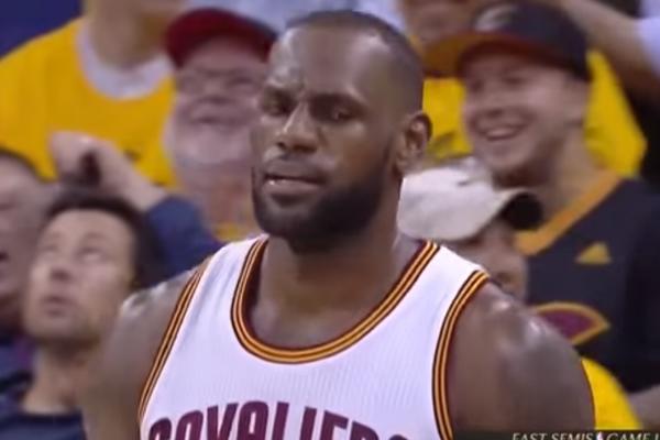 Lebron Džejms ZABEZEKNUO planetu, i to usred utakmice! OVO od njega niko nije očekivao! (FOTO)