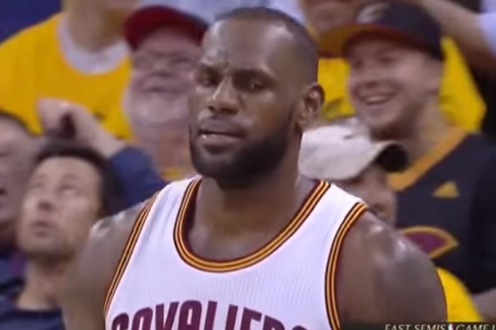Lebron Džejms ZABEZEKNUO planetu, i to usred utakmice! OVO od njega niko nije očekivao! (FOTO)