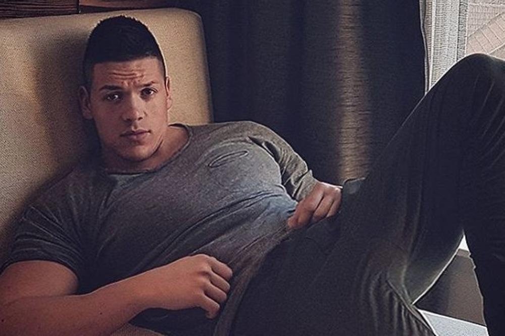 OGORČEN, LJUT I NEUTEŠAN! Pinkovoj zvezdi komšije UBILE člana porodice!