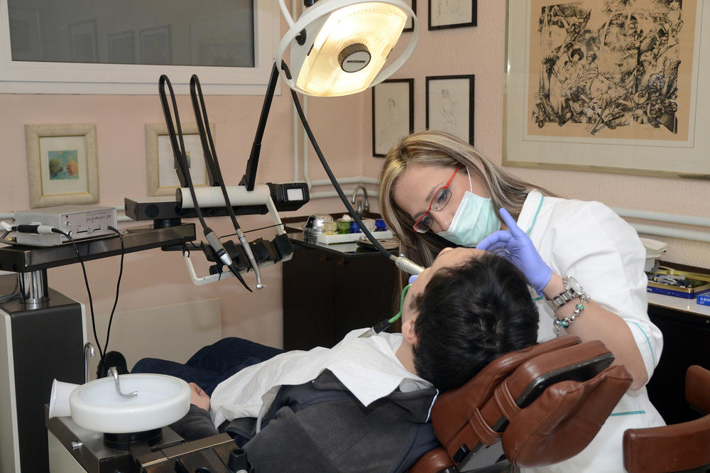 Najveća srpska sramota je upravo postala još veća! Samo da čujete koliko Srba nema nijedan zub!