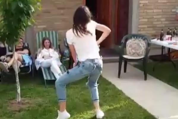 OVO ĆE VAS NASMEJATI DO SUZA: Evo kako naša poznata glumica IMITIRA Milicu Pavlović! (VIDEO)