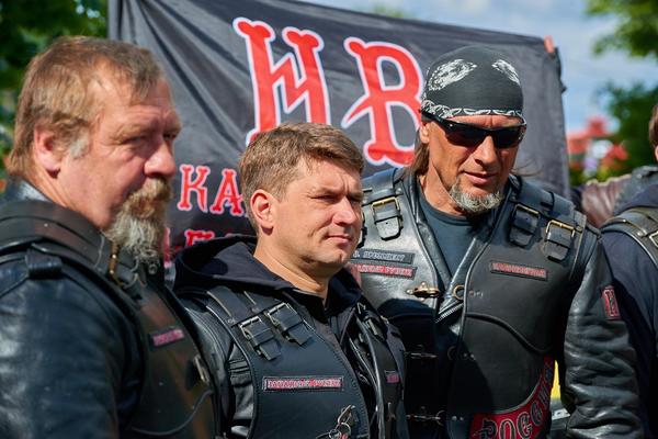 MI NE MENJAMO PRSLUKE ZA KOKA-KOLU! Putinovi Noćni vukovi zaustavljeni pred Poljskom, ali nastavljaju za Berlin! (FOTO)