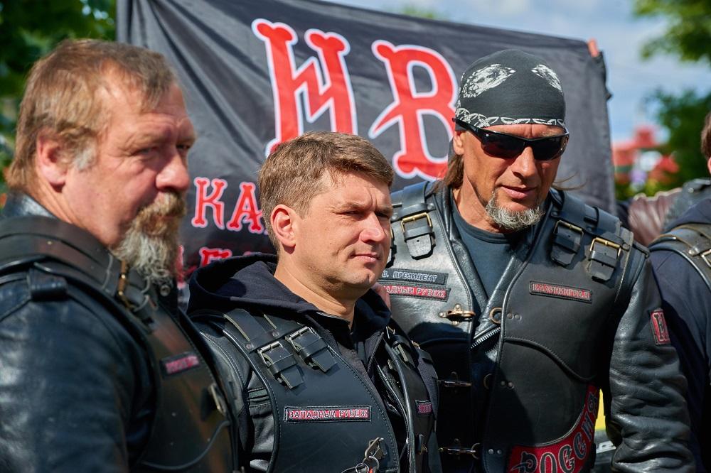 MI NE MENJAMO PRSLUKE ZA KOKA-KOLU! Putinovi Noćni vukovi zaustavljeni pred Poljskom, ali nastavljaju za Berlin! (FOTO)