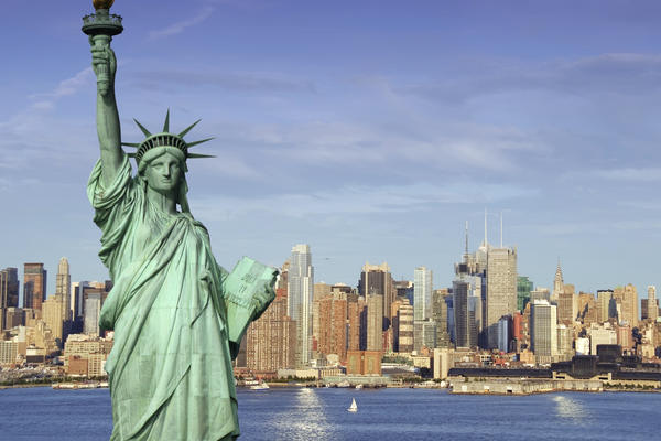 NE ZOVU JE DŽABE ZEMLJA MOGUĆNOSTI: Za godinu oko 740.000 ljudi ostalo u SAD nakon isteka vize!