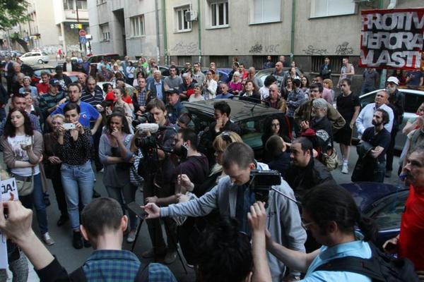 Ne lipši magare do 2118.: PROTEST U BEOGRADU 30 DAN, demonstanti prošetali centrom! (FOTO)