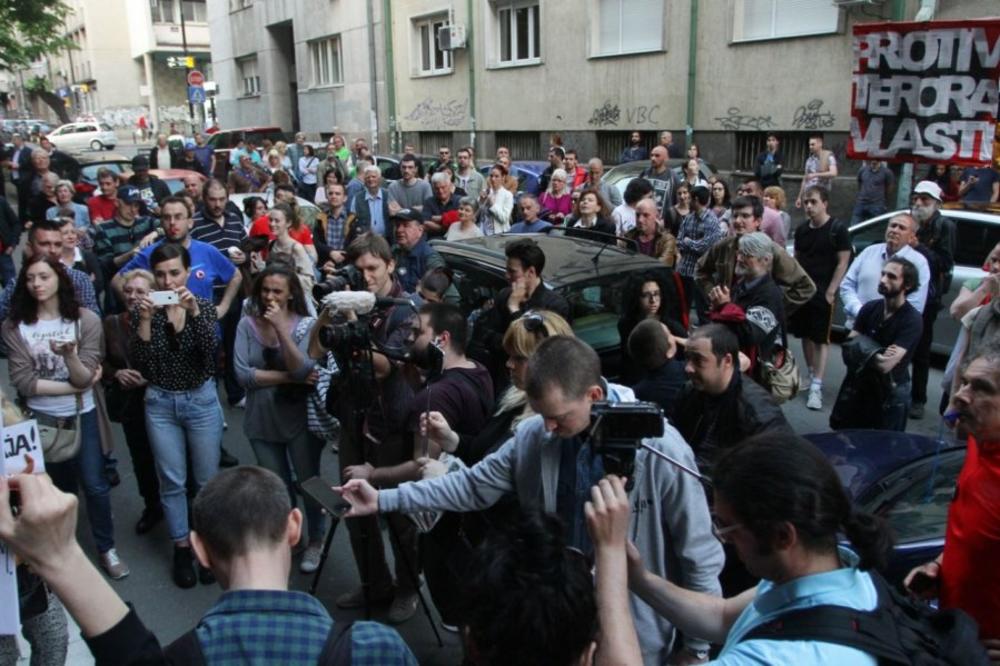 Ne lipši magare do 2118.: PROTEST U BEOGRADU 30 DAN, demonstanti prošetali centrom! (FOTO)