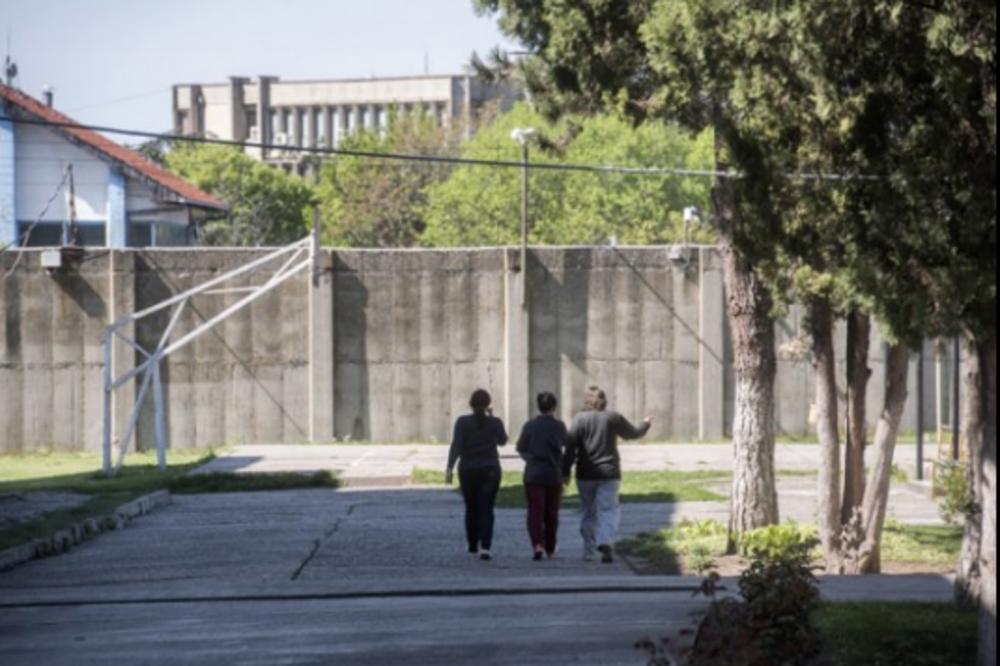 BACILI SU MOJU BEBU U SMEĆE! Trudne zatvorenice otkrivaju pakao iza rešetaka! (VIDEO)