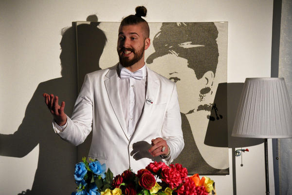 OVDE SU LJUDI MNOGO ZLI: Beli batalio politiku, evo u koje zanimanje je PRELETEO Luka! (VIDEO)