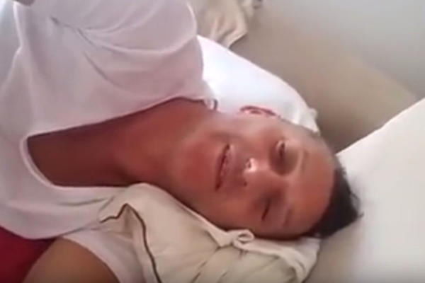 PREŠAO NA ISTI POL I DOŠAO DA IH LJUBI! Pojavila se Šakova fotka sa dvojicom muškaraca! Jednog svi dobro znamo! (FOTO)