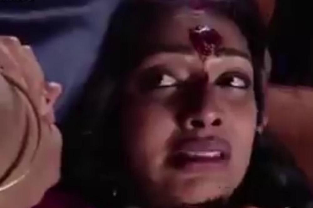 Snajper joj prosvirao mozak, a ona čavrlja i šeta! Evo zašto su indijske sapunice najluđa pojava u istoriji! (VIDEO)