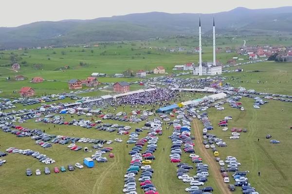 OVA SCENA JE SNIMLJENA U SRBIJI: Nema šanse da pogodite šta rade ovi silni ljudi! (VIDEO)