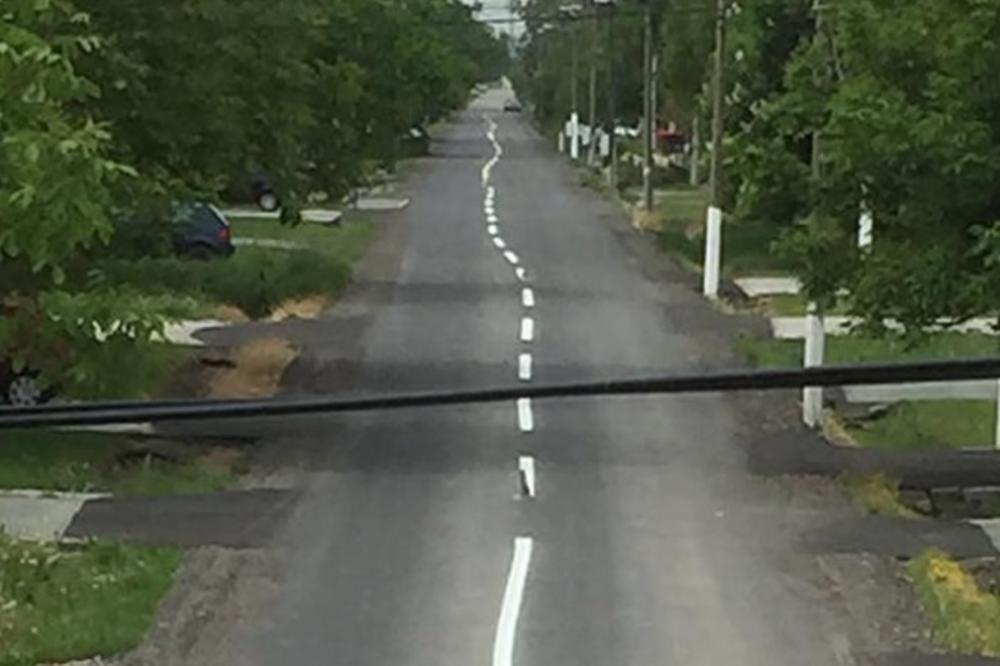 SUMANUTA FOTKA IZ OVČE! Ulicu kao da su obeležili PIJANI PUTARI, ovo je za nevericu! (FOTO)