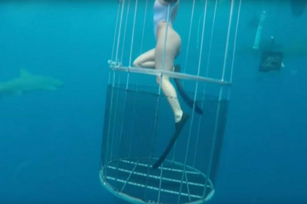 STRAŠNA NESREĆA: Glumicu filmova za odrasle UGRIZLA AJKULA na snimanju! (VIDEO)