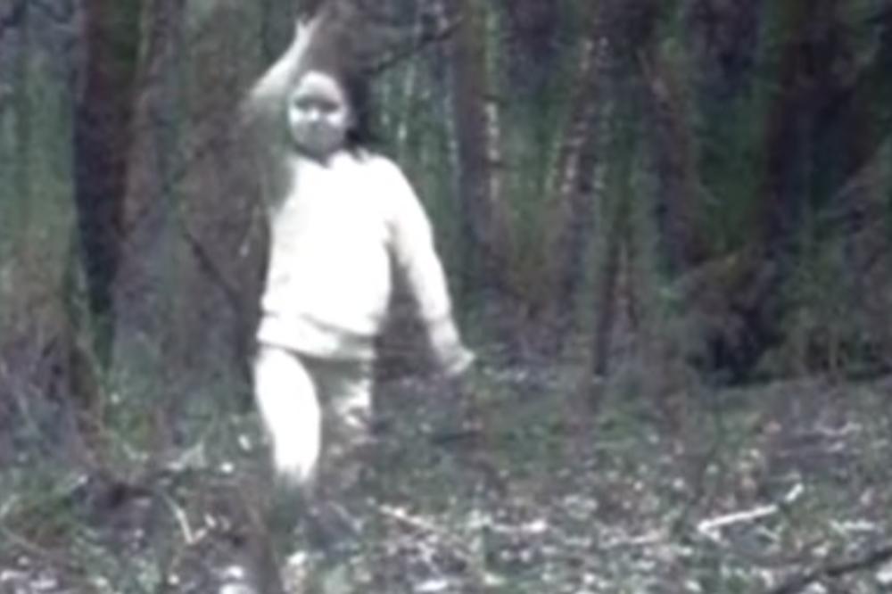 DUH DEVOJČICE UHVAĆEN KAMEROM: Igrala se na železničkoj pruzi, ubio je voz, a onda je JE USTALA IZ MRTVIH! (VIDEO)