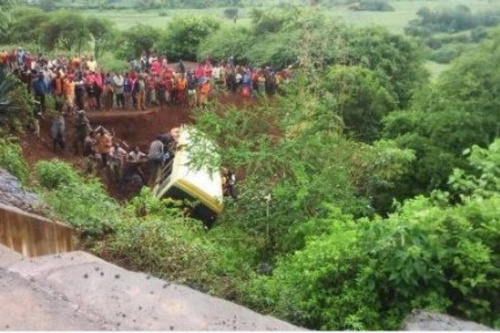27 ĐAKA POGINULO KADA SE AUTOBUS ZAKUCAO U DRVEĆE: Jeziva nesreća trese svet!
