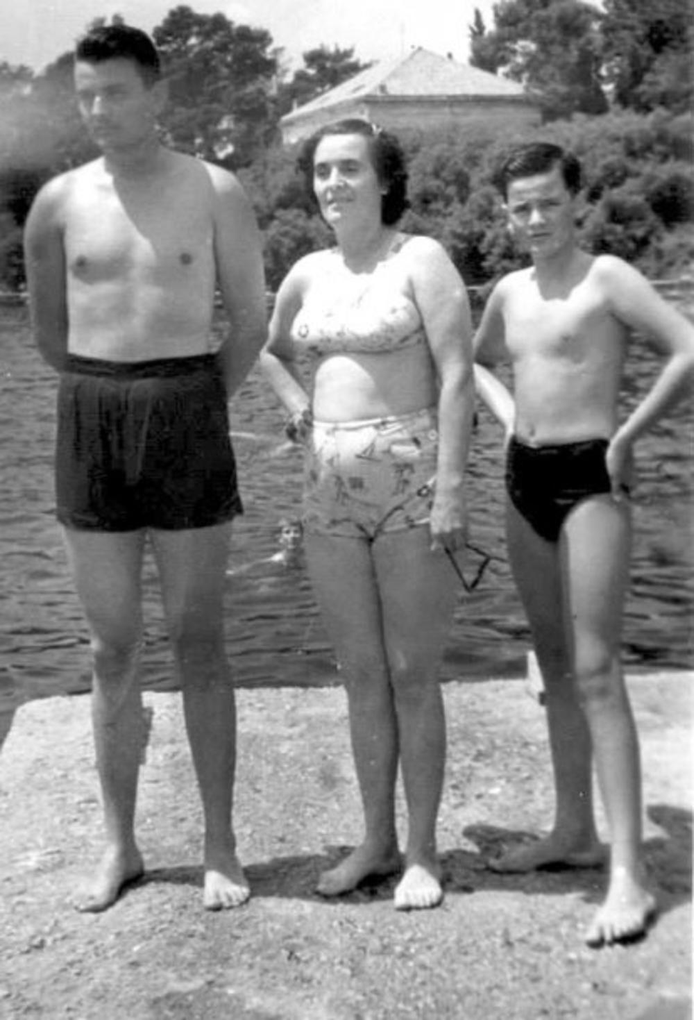 Slobodan Milošević sa majkom  i bratom  