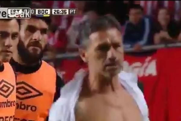 KAO HULK: Trener Estudijantesa pobesneo, pocepao košulju, pa napustio meč! (VIDEO)