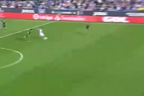 Mirno li spavaš, Dejvide Bekame? Brazilac golom sa pola terena ostavio Leganes u Primeri! (VIDEO)