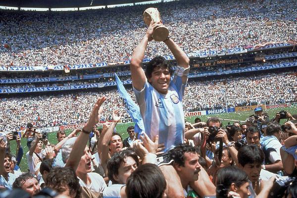 Maradona ne sme biti primer mlađim igračima!