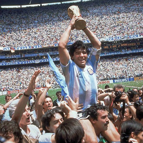 BOŽJA RUKA - 2. DEO: Maradona nije samo dao gol rukom, nego ga je i odbranio na Mundijalu 1990. (FOTO) (VIDEO)