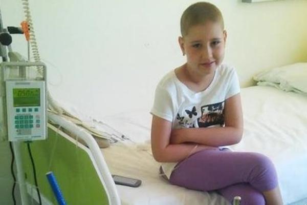 TEODORA, NASTAVI DA ŽIVIŠ MOLIM TE! Napiši sebi pismo koje ćeš otvoriti za 30. rođendan... Pismo ovog oca nateraće vam suze na oči! (FOTO)