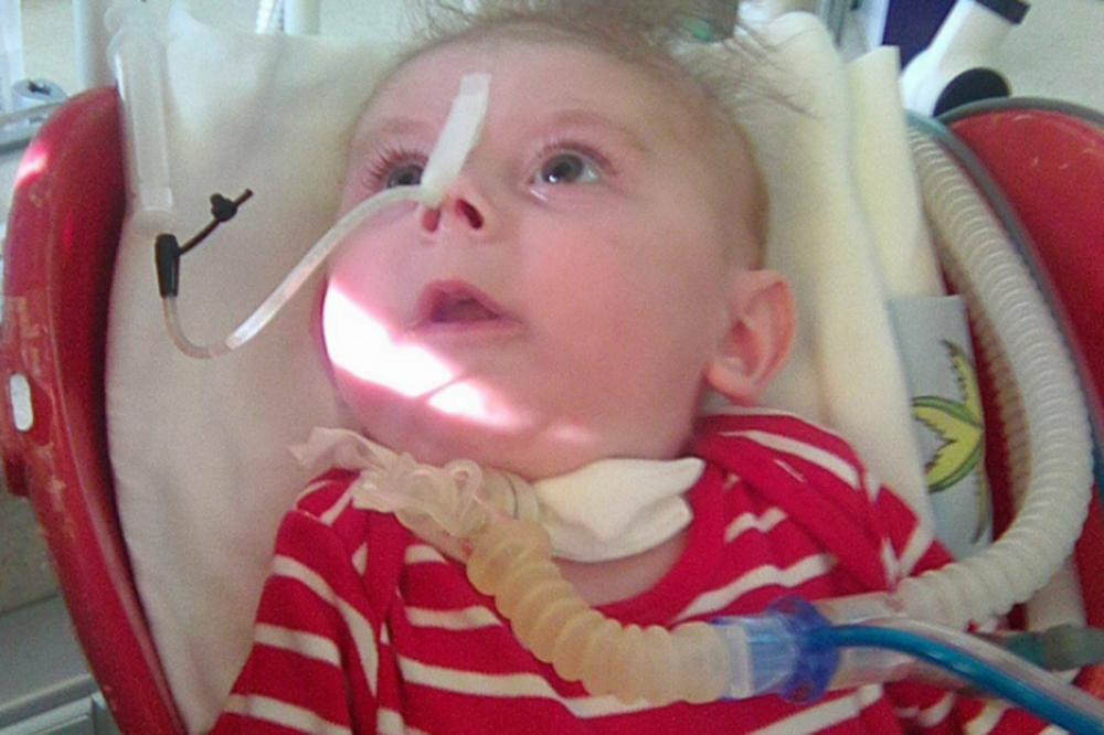 UPOZNAJTE DRAGOLJUBA KOJI SE 24h DNEVNO BORI DA PREŽIVI! Problem ovog mališana slomiće vam srce!