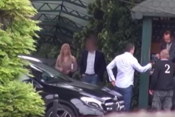 UHVAĆENI NA DELU! Srpska pevačica u tajnoj vezi sa OŽENJENIM MUŠKARCEM?! (VIDEO)